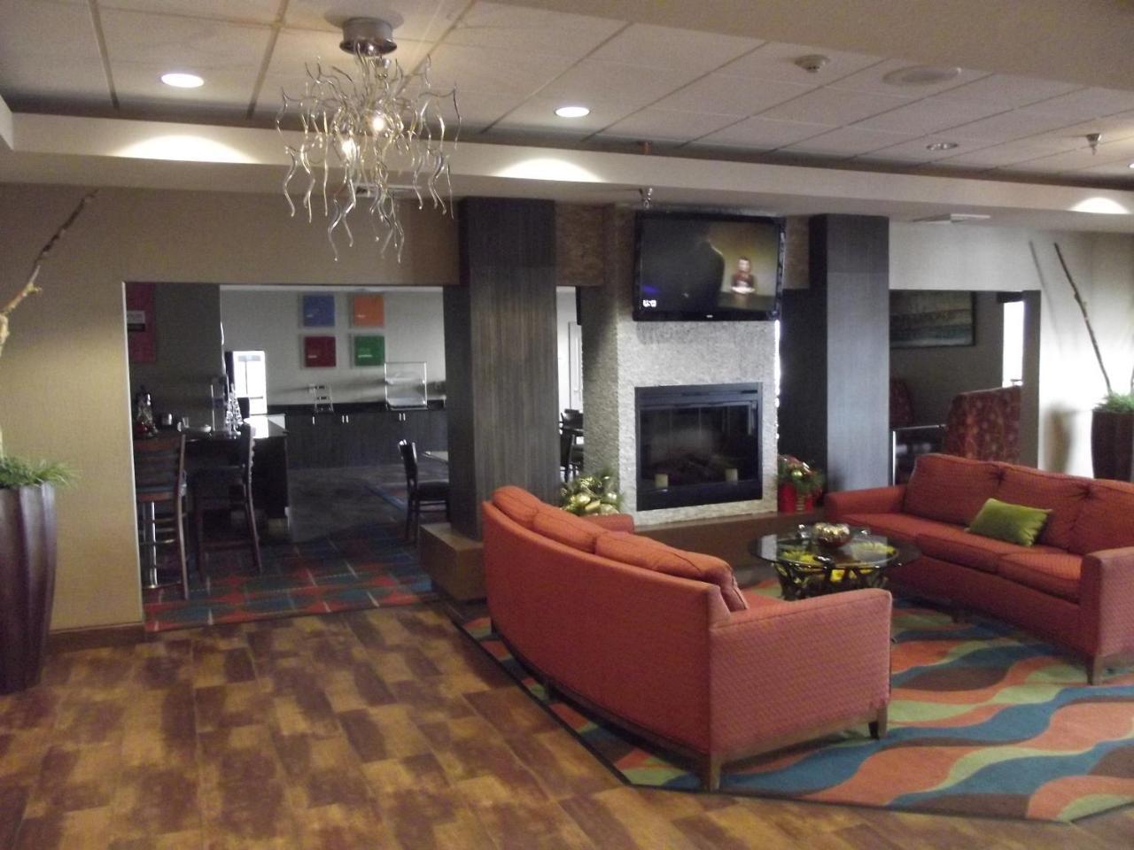 Junction City Inn & Suites Bagian luar foto